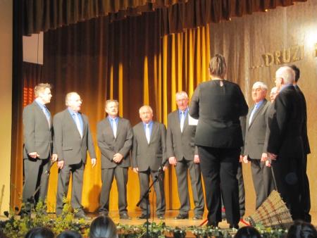 Prireditev Druži naju ples in petje posvečena dnevu žena 8